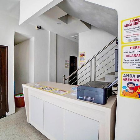 Oyo 91211 Mega Comfort Guest House Medan Luaran gambar