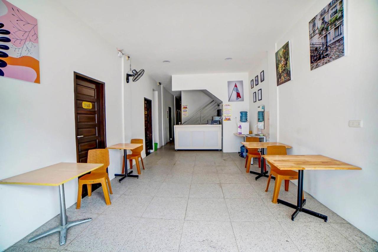 Oyo 91211 Mega Comfort Guest House Medan Luaran gambar