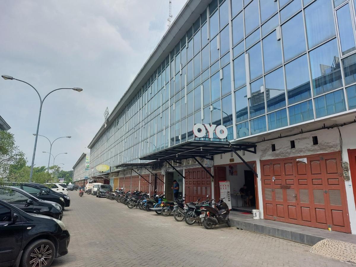 Oyo 91211 Mega Comfort Guest House Medan Luaran gambar