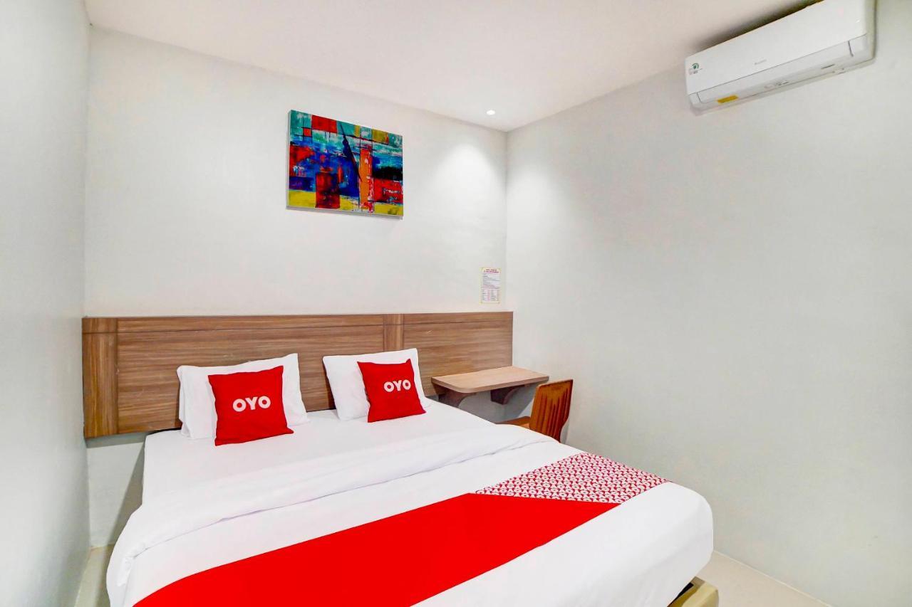 Oyo 91211 Mega Comfort Guest House Medan Luaran gambar