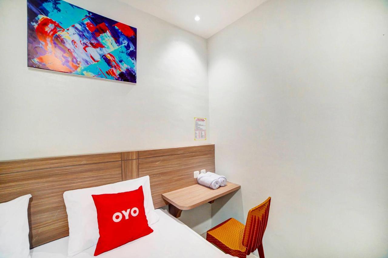 Oyo 91211 Mega Comfort Guest House Medan Luaran gambar