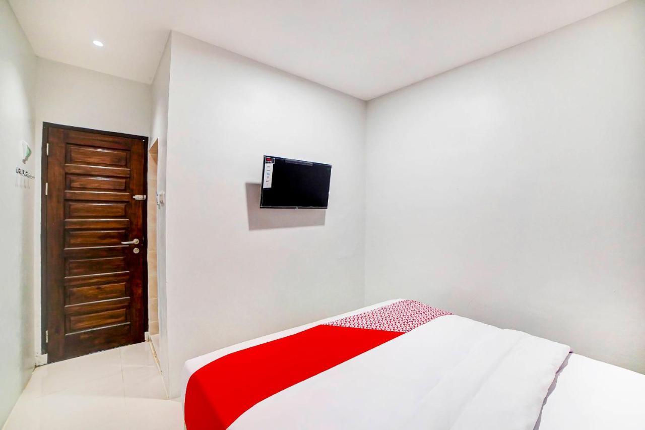 Oyo 91211 Mega Comfort Guest House Medan Luaran gambar