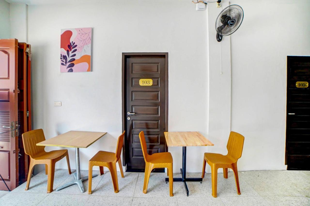 Oyo 91211 Mega Comfort Guest House Medan Luaran gambar