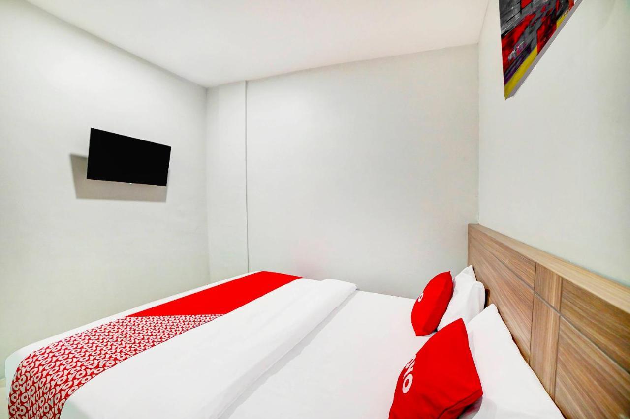 Oyo 91211 Mega Comfort Guest House Medan Luaran gambar