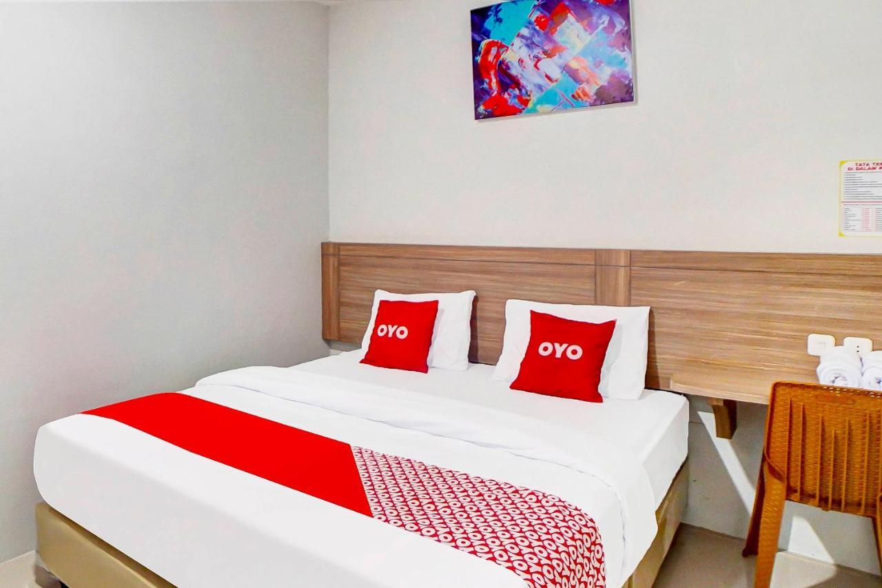 Oyo 91211 Mega Comfort Guest House Medan Luaran gambar